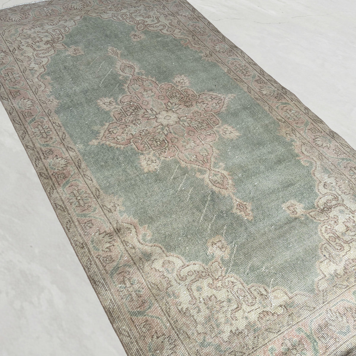 Vintage washed rug 260630