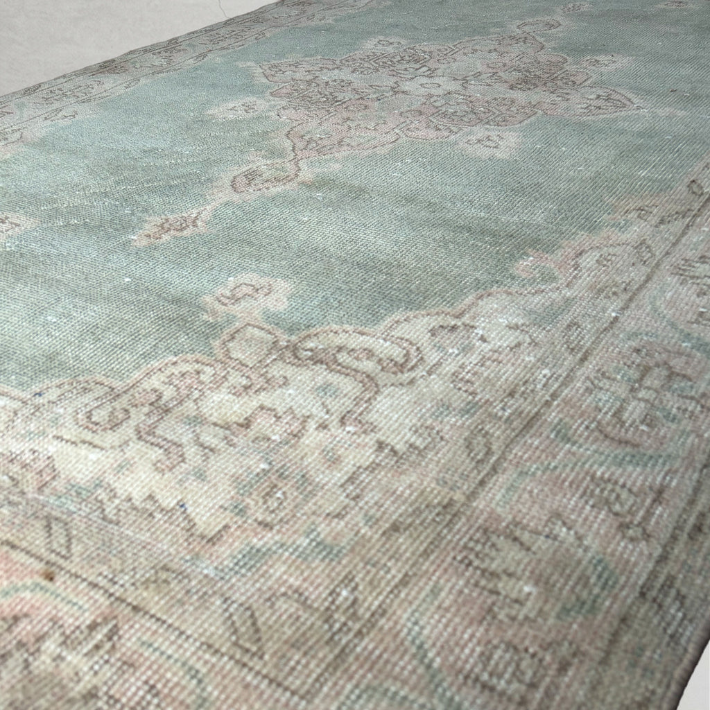 Vintage washed rug 260630