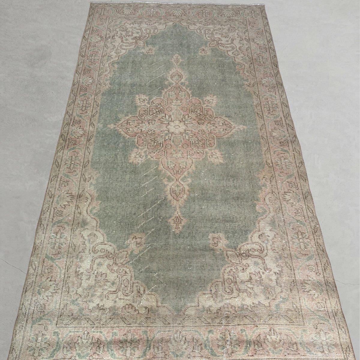 Vintage washed rug 260630