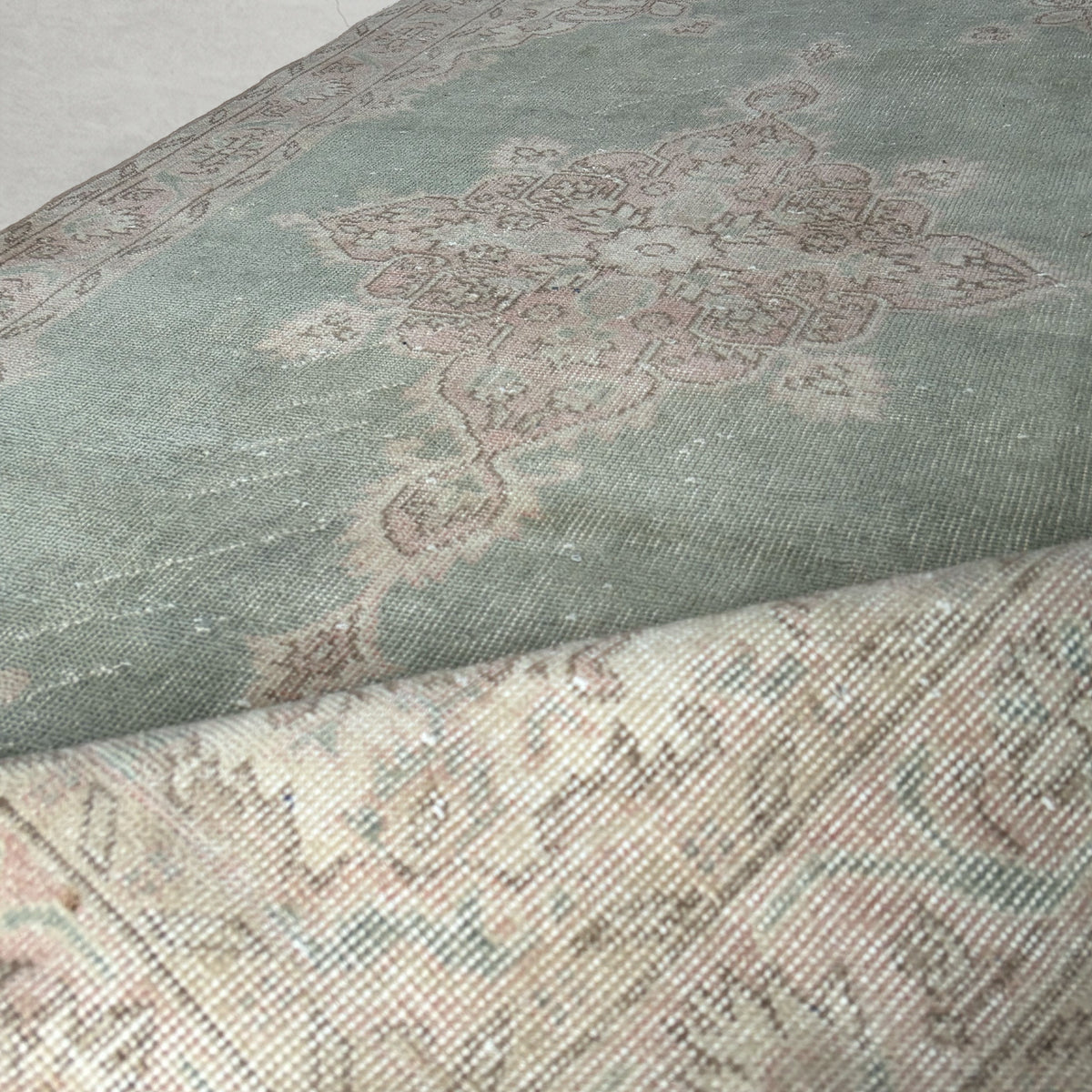 Vintage washed rug 260630