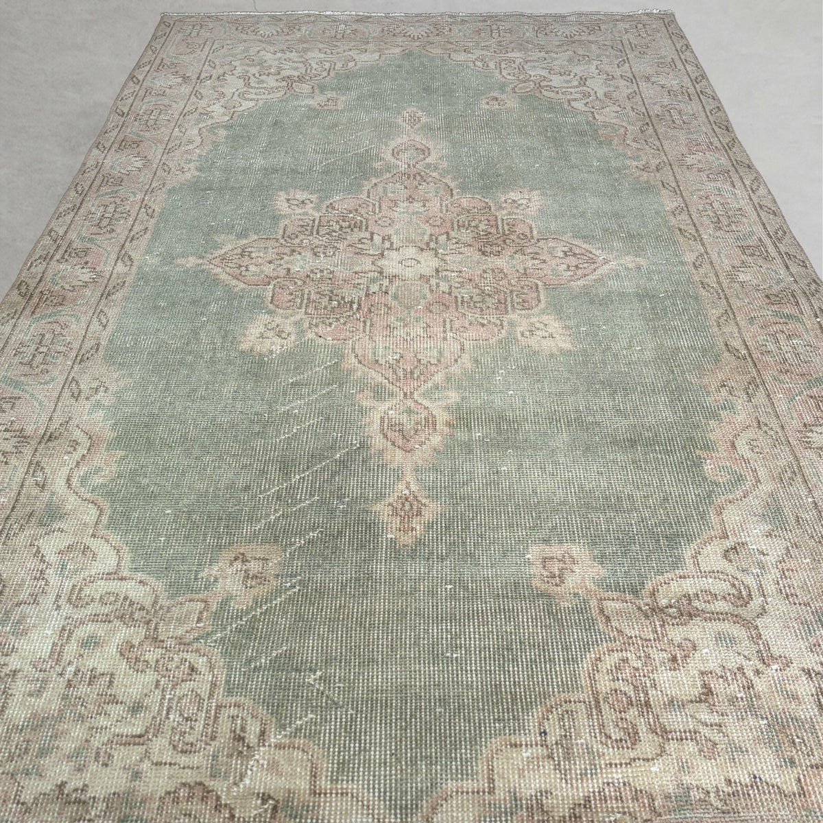 Vintage washed rug 260630