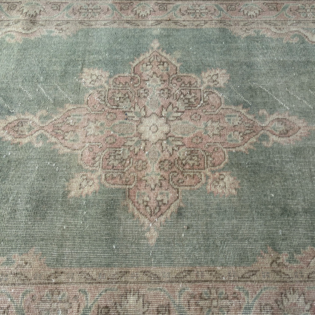 Vintage washed rug 260630