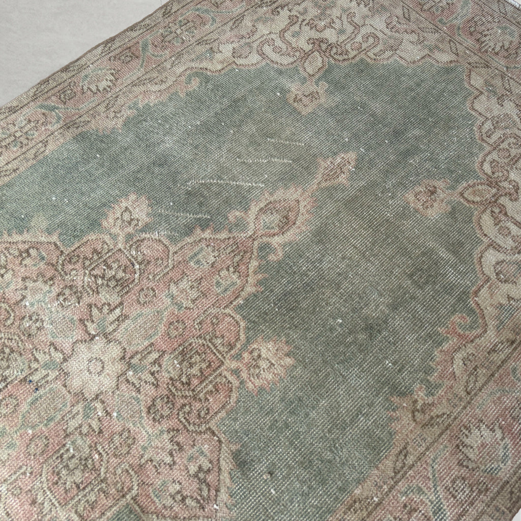 Vintage washed rug 260630
