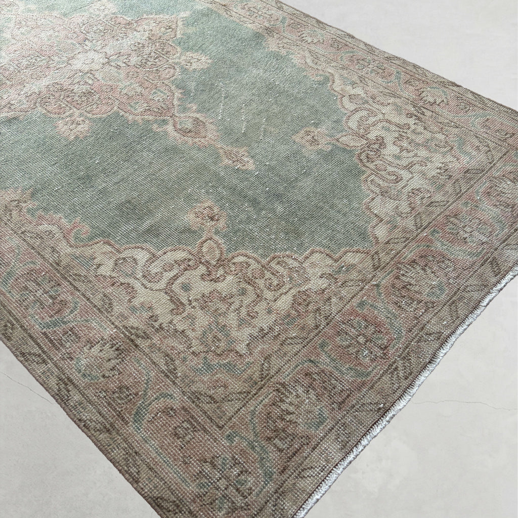 Vintage washed rug 260630